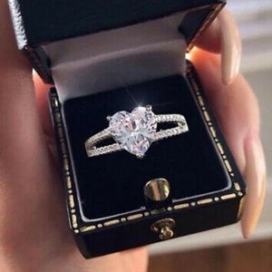 New 925 Sterling silver diamond ring